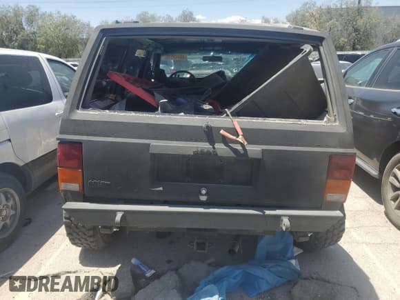 ✅ 1991 Jeep Cherokee • VIN: 1J4FJ58S6ML588768 • Lot: 49748515. Listed on Copart with 193,621 mi. Free auction sales archive from the USA and detailed vehicle history report at DreamBid. Image 6.