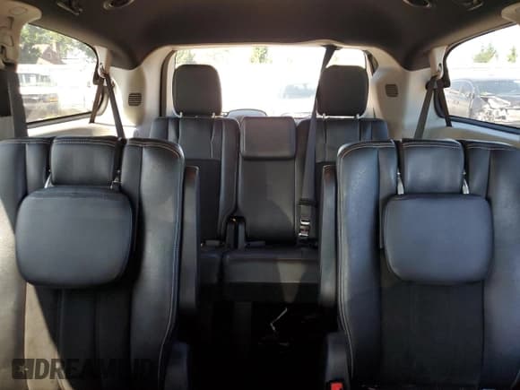 ✅ 2019 Dodge Grand Caravan SXT • VIN: 2C4RDGCG1KR657816 • Lot: 69939355. Wystawiony na Copart z przebiegiem 104 027 mil. Bezpłatny archiwum sprzedaży aukcyjnych z USA i szczegółowy raport historii pojazdu na DreamBid. Zdjęcie 10.