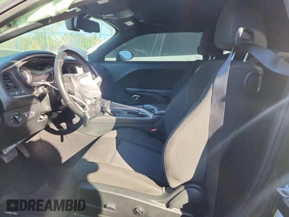 2020 Dodge Challenger SXT z VIN 2C3CDZAG8LH214711, wystawiony jako Copart lot #84909715 z przebiegiem 54 944 mil mil oraz Szkoda całkowita • Salvage title. Historia ofert i sprzedaży dostępna na DreamBid. Obrazek 7.