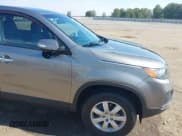 ✅ 2011 Kia Sorento LX • VIN: 5XYKT3A15BG107454 • Lot: 43462947. Wystawiony na IAAI z przebiegiem 115 530 mil. Bezpłatny archiwum sprzedaży aukcyjnych z USA i szczegółowy raport historii pojazdu na DreamBid. Zdjęcie 6.