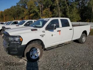 ✅ 2024 Ram 3500 Tradesman • VIN: 3C63R3GJ2RG242517 • Lot: 74440864. Wystawiony na Copart z przebiegiem Nie podano. Bezpłatny archiwum sprzedaży aukcyjnych z USA i szczegółowy raport historii pojazdu na DreamBid. Zdjęcie 1.