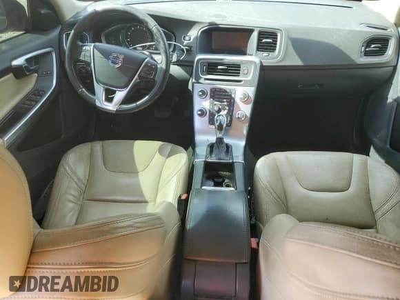 ✅ 2018 Volvo V60 Dynamic • VIN: YV140MELXJ2389290 • Лот: 82173635. Опубликован ранее на Copart с пробегом 180 583 миль. Бесплатный доступ к архиву аукционных продаж из США и подробный отчёт об истории автомобиля на DreamBid. Изображение 8.