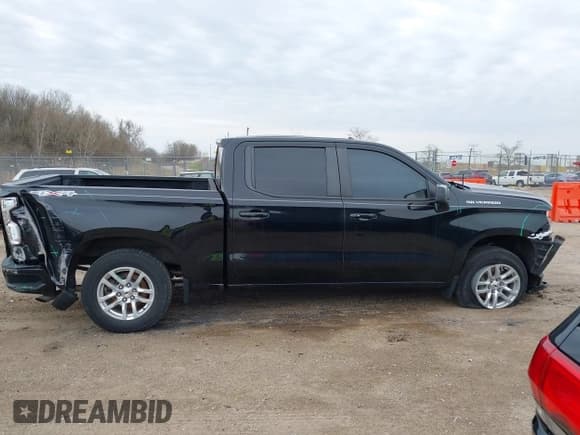 ✅ 2021 Chevrolet Silverado 1500 RST • VIN: 1GCUYEED9MZ419064 • Lot: 42066047. Wystawiony na IAAI z przebiegiem 50 236 mil. Bezpłatny archiwum sprzedaży aukcyjnych z USA i szczegółowy raport historii pojazdu na DreamBid. Zdjęcie 13.