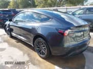 ✅ 2025 Tesla Model 3 Long Range • VIN: 5YJ3E1EA5SF978729 • Lot: 43384298. Wystawiony na IAAI z przebiegiem 11 689 mil. Bezpłatny archiwum sprzedaży aukcyjnych z USA i szczegółowy raport historii pojazdu na DreamBid. Zdjęcie 3.