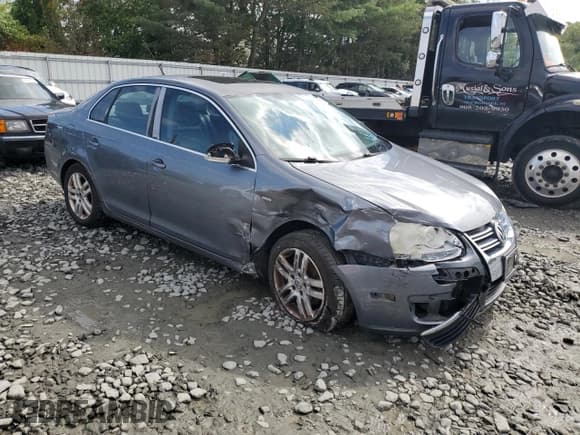 ✅ 2007 Volkswagen Jetta Wolfsburg Edition • VIN: 3VWEF81K37M085293 • Лот: 70127865. Опубликован ранее на Copart с пробегом 173 473 миль. Бесплатный доступ к архиву аукционных продаж из США и подробный отчёт об истории автомобиля на DreamBid. Изображение 4.