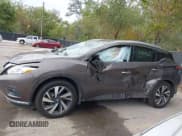 ✅ 2017 Nissan Murano Platinum • VIN: 5N1AZ2MG9HN116482 • Lot: 43449602. Wystawiony na IAAI z przebiegiem 76 584 mil. Bezpłatny archiwum sprzedaży aukcyjnych z USA i szczegółowy raport historii pojazdu na DreamBid. Zdjęcie 15.