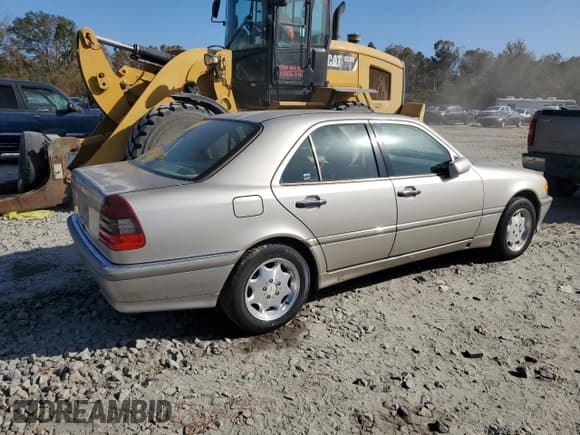 ✅ 1998 Mercedes-Benz C 230/260/280/320 • VIN: WDBHA23G8WA620777 • Lot: 77751154. Listed on Copart with 144,032 mi. Free auction sales archive from the USA and detailed vehicle history report at DreamBid. Image 3.