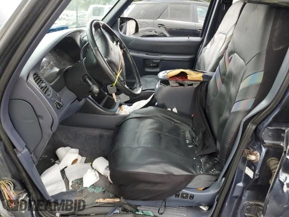 ✅ 1998 Ford Explorer XL • VIN: 1FMZU34EXWZA13244 • Lot: 54456095. Listed on Copart with 192,527 mi. Free auction sales archive from the USA and detailed vehicle history report at DreamBid. Image 7.