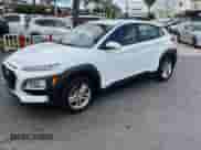 2019 Hyundai Kona SE с VIN KM8K12AA9KU266794, выставлен на аукционе Copart как лот 43103713 с пробегом 84 156 миль миль и . История ставок и продаж доступна на DreamBid. Изображение 2.