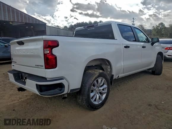✅ 2022 Chevrolet Silverado 1500 Custom • VIN: 3GCPABEK4NG605515 • Лот: 93919385. Опубликован ранее на Copart с пробегом 111 965 миль. Бесплатный доступ к архиву аукционных продаж из США и подробный отчёт об истории автомобиля на DreamBid. Изображение 3.