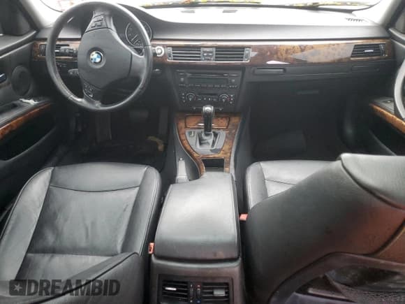 ✅ 2006 BMW 3 Series 325i • VIN: WBAVB17596NK32659 • Lot: 89477575. Wystawiony na Copart z przebiegiem Nie podano. Bezpłatny archiwum sprzedaży aukcyjnych z USA i szczegółowy raport historii pojazdu na DreamBid. Zdjęcie 8.