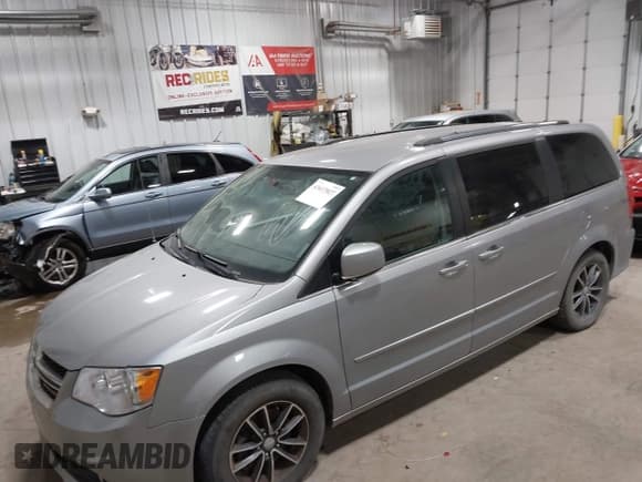 ✅ 2017 Dodge Grand Caravan SXT • VIN: 2C4RDGCG1HR554176 • Lot: 43617027. Wystawiony na IAAI z przebiegiem 217 653 mil. Bezpłatny archiwum sprzedaży aukcyjnych z USA i szczegółowy raport historii pojazdu na DreamBid. Zdjęcie 6.