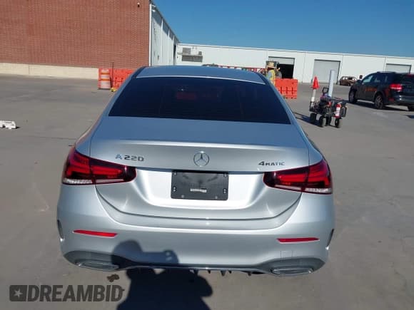 ✅ 2021 Mercedes-Benz A 220 • VIN: W1K3G4FBXMJ290150 • Lot: 43463494. Wystawiony na IAAI z przebiegiem 45 907 mil. Bezpłatny archiwum sprzedaży aukcyjnych z USA i szczegółowy raport historii pojazdu na DreamBid. Zdjęcie 17.