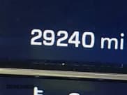 ✅ 2022 Chevrolet Suburban Premier • VIN: 1GNSKFKD4NR340736 • Lot: 40483126. Wystawiony na IAAI z przebiegiem 29 240 mil. Bezpłatny archiwum sprzedaży aukcyjnych z USA i szczegółowy raport historii pojazdu na DreamBid. Zdjęcie 16.