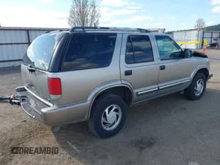 ✅ 2001 Chevrolet Blazer LT • VIN: 1GNDT13W812128370 • Lot: 42022363. Wystawiony na IAAI z przebiegiem 120 634 mil. Bezpłatny archiwum sprzedaży aukcyjnych z USA i szczegółowy raport historii pojazdu na DreamBid. Zdjęcie 4.