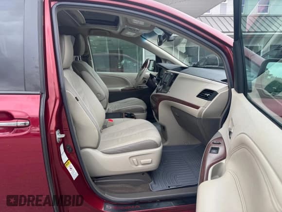 ✅ 2013 Toyota Sienna XLE • VIN: 5TDDK3DC3DS058382 • Lot: 61403895. Wystawiony na Copart z przebiegiem 276 065 mil. Bezpłatny archiwum sprzedaży aukcyjnych z USA i szczegółowy raport historii pojazdu na DreamBid. Zdjęcie 5.