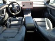 ✅ 2021 Tesla Model 3 Long Range • VIN: 5YJ3E1EB2MF015072 • Lot: 58063345. Wystawiony na Copart z przebiegiem 72 082 mil. Bezpłatny archiwum sprzedaży aukcyjnych z USA i szczegółowy raport historii pojazdu na DreamBid. Zdjęcie 8.