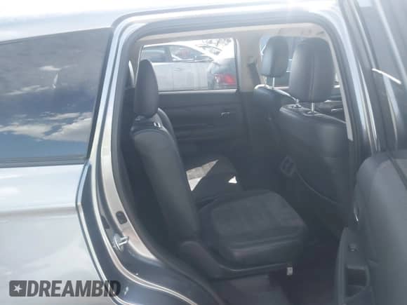 2019 Mitsubishi Outlander ES z VIN JA4AZ3A3XKZ021676, wystawiony jako IAAI lot #43196948 z przebiegiem Nie podano mil oraz . Historia ofert i sprzedaży dostępna na DreamBid. Obrazek 8.