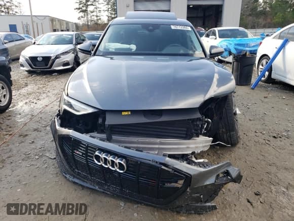✅ 2021 Audi e-tron Premium • VIN: WA11AAGE7MB012269 • Lot: 70713382. Wystawiony na Copart z przebiegiem 21 495 mil. Bezpłatny archiwum sprzedaży aukcyjnych z USA i szczegółowy raport historii pojazdu na DreamBid. Zdjęcie 5.