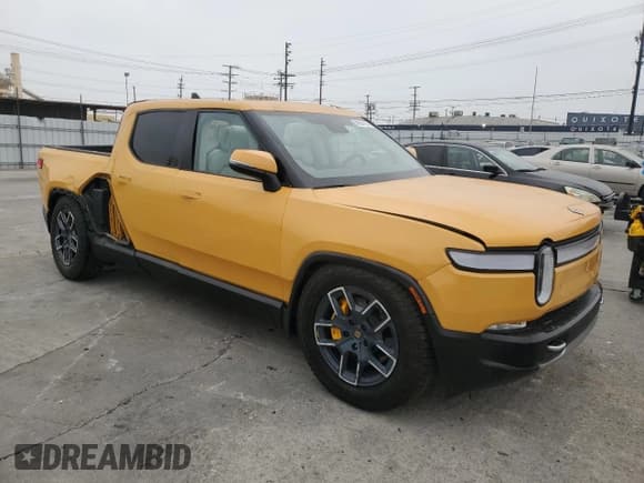 ✅ 2022 Rivian R1T Launch Edition • VIN: 7FCTGAAL2NN011755 • Lot: 59934185. Wystawiony na Copart z przebiegiem 12 261 mil. Bezpłatny archiwum sprzedaży aukcyjnych z USA i szczegółowy raport historii pojazdu na DreamBid. Zdjęcie 4.
