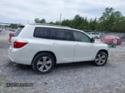 ✅ 2010 Toyota Highlander Sport • VIN: 5TDXK3EH4AS003555 • Lot: 42219422. Wystawiony na IAAI z przebiegiem 209 916 mil. Bezpłatny archiwum sprzedaży aukcyjnych z USA i szczegółowy raport historii pojazdu na DreamBid. Zdjęcie 13.