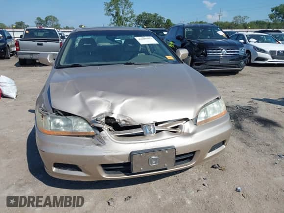 2001 Honda Accord EX с VIN 1HGCG22541A033075, выставлен на аукционе IAAI как лот 40200453 с пробегом 121 275 миль миль и . История ставок и продаж доступна на DreamBid. Изображение 6.