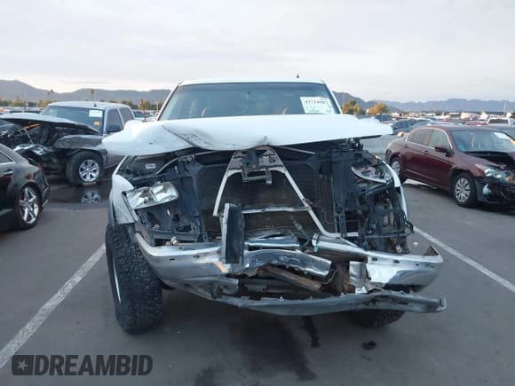 ✅ 2001 Chevrolet Silverado 2500HD LS • VIN: 1GCHK29G11E271582 • Lot: 43714987. Wystawiony na IAAI z przebiegiem 211 836 mil. Bezpłatny archiwum sprzedaży aukcyjnych z USA i szczegółowy raport historii pojazdu na DreamBid. Zdjęcie 13.