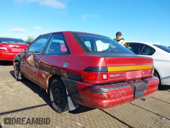✅ 1993 Ford Escort • VIN: 1FAPP11J9PW122411 • Лот: 42148696. Опубликован ранее на IAAI с пробегом 26 945 миль. Бесплатный доступ к архиву аукционных продаж из США и подробный отчёт об истории автомобиля на DreamBid. Изображение 3.