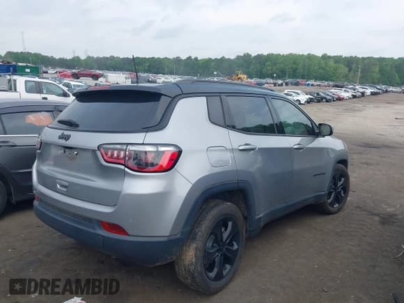 ✅ 2021 Jeep Compass Latitude • VIN: 3C4NJCBB6MT509179 • Lot: 42121942. Wystawiony na IAAI z przebiegiem 63 552 mil. Bezpłatny archiwum sprzedaży aukcyjnych z USA i szczegółowy raport historii pojazdu na DreamBid. Zdjęcie 4.