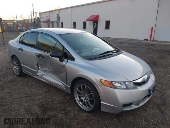 ✅ 2011 Honda Civic DX-VP • VIN: 19XFA1F32BE003426 • Lot: 43661930. Listed on IAAI with 122,432 mi. Free auction sales archive from the USA and detailed vehicle history report at DreamBid. Image 1.