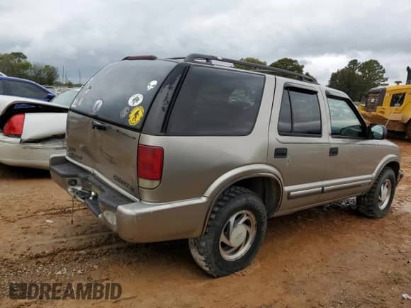 2001 Chevrolet Blazer LT z VIN 1GNDT13W61K257711, wystawiony jako Copart lot #78088704 z przebiegiem 213 504 mil mil oraz Szkoda całkowita • Salvage title. Historia ofert i sprzedaży dostępna na DreamBid. Obrazek 3.