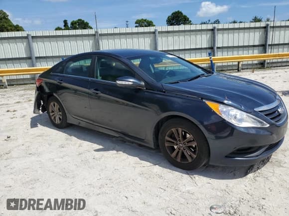 ✅ 2014 Hyundai Sonata GLS • VIN: 5NPEB4AC2EH913563 • Lot: 70715654. Listed on Copart with 153,837 mi. Free auction sales archive from the USA and detailed vehicle history report at DreamBid. Image 4.