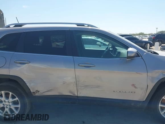 ✅ 2018 Jeep Cherokee Latitude • VIN: 1C4PJLCB5JD566692 • Лот: 43152221. Опубликован ранее на IAAI с пробегом 170 637 миль. Бесплатный доступ к архиву аукционных продаж из США и подробный отчёт об истории автомобиля на DreamBid. Изображение 13.