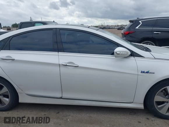 ✅ 2012 Hyundai Sonata Hybrid • VIN: KMHEC4A42CA020959 • Lot: 41480541. Listed on IAAI with 79,777 mi. Free auction sales archive from the USA and detailed vehicle history report at DreamBid. Image 13.