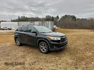 ✅ 2014 Toyota Highlander LE Plus • VIN: 5TDBKRFH3ES024317 • Lot: 95891355. Wystawiony na Copart z przebiegiem 177 932 mil. Bezpłatny archiwum sprzedaży aukcyjnych z USA i szczegółowy raport historii pojazdu na DreamBid. Zdjęcie 1.