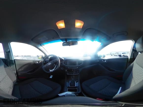 ✅ 2019 Hyundai Ioniq Blue • VIN: KMHC65LC8KU164635 • Lot: 41294309. Wystawiony na IAAI z przebiegiem 47 872 mil. Bezpłatny archiwum sprzedaży aukcyjnych z USA i szczegółowy raport historii pojazdu na DreamBid. Zdjęcie 18.