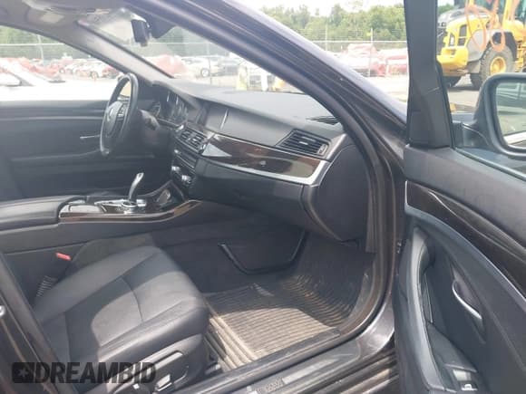 ✅ 2014 BMW 5 Series 528i xDrive • VIN: WBA5A7C58ED219319 • Лот: 42705580. Опубликован ранее на IAAI с пробегом 164 247 миль. Бесплатный доступ к архиву аукционных продаж из США и подробный отчёт об истории автомобиля на DreamBid. Изображение 5.