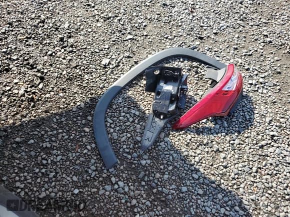 ✅ 2021 Chevrolet Traverse LS • VIN: 1GNERFKW4MJ174791 • Lot: 68449694. Wystawiony na Copart z przebiegiem 83 134 mil. Bezpłatny archiwum sprzedaży aukcyjnych z USA i szczegółowy raport historii pojazdu na DreamBid. Zdjęcie 13.