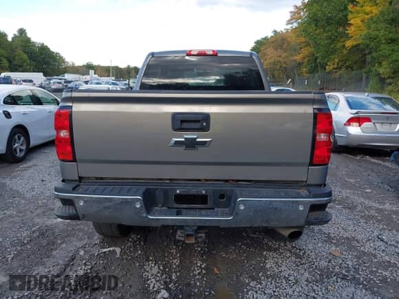 2017 Chevrolet Silverado 2500HD LTZ with VIN 1GC2KWEG4HZ192879, listed as a IAAI auction lot 43380040 with 98,324 mi miles and . Bid and sale history available at DreamBid. Image 16.