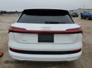 ✅ 2019 Audi e-tron Prestige • VIN: WA1VAAGE7KB024839 • Lot: 38277753. Wystawiony na Copart z przebiegiem 35 418 mil. Bezpłatny archiwum sprzedaży aukcyjnych z USA i szczegółowy raport historii pojazdu na DreamBid. Zdjęcie 6.