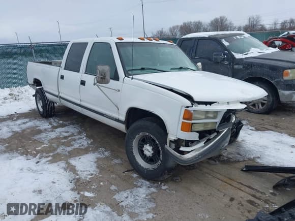 ✅ 2000 GMC Sierra 3500 • VIN: 1GTHC33J5YF404761 • Lot: 41269461. Listed on IAAI with 246,638 mi. Free auction sales archive from the USA and detailed vehicle history report at DreamBid. Image 1.