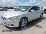 ✅ 2014 Nissan Maxima SV • VIN: 1N4AA5AP4EC447078 • Lot: 42584744. Wystawiony na IAAI z przebiegiem 92 213 mil. Bezpłatny archiwum sprzedaży aukcyjnych z USA i szczegółowy raport historii pojazdu na DreamBid. Zdjęcie 2.