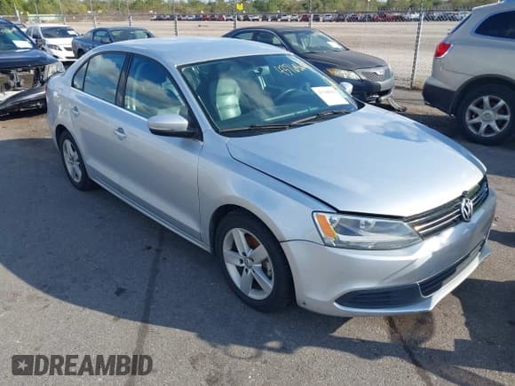 ✅ 2013 Volkswagen Jetta TDI w/Premium/Nav • VIN: 3VWLL7AJ7DM395864 • Лот: 43768669. Опубликован ранее на IAAI с пробегом 98 054 миль. Бесплатный доступ к архиву аукционных продаж из США и подробный отчёт об истории автомобиля на DreamBid. Изображение 1.