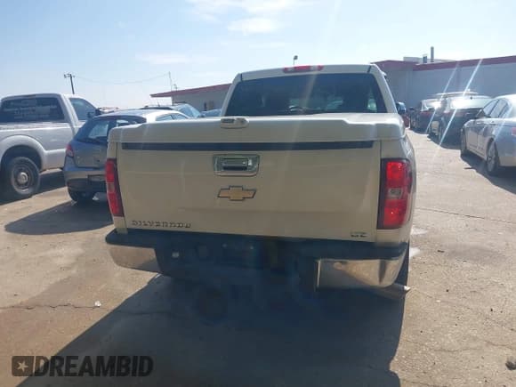 ✅ 2009 Chevrolet Silverado 1500 • VIN: 3GCEC33J49G156909 • Lot: 43541889. Listed on IAAI with 232,690 mi. Free auction sales archive from the USA and detailed vehicle history report at DreamBid. Image 16.