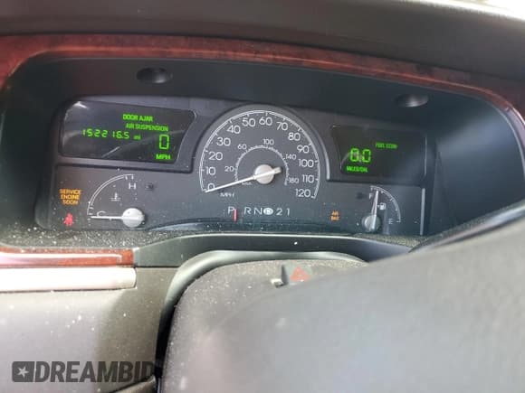 ✅ 2003 Lincoln Town Car Executive • VIN: 1LNHM81WX3Y610367 • Lot: 68898224. Listed on Copart with 152,216 mi. Free auction sales archive from the USA and detailed vehicle history report at DreamBid. Image 9.