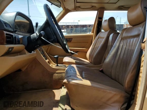 ✅ 1986 Mercedes-Benz 560 • VIN: WDBCA39D5GA205124 • Lot: 67642235. Listed on Copart with 131,477 mi. Free auction sales archive from the USA and detailed vehicle history report at DreamBid. Image 7.