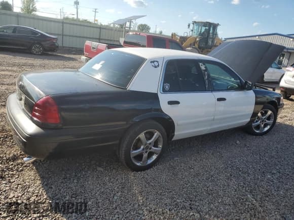 ✅ 2004 Ford Police Interceptor Base w/3.27 Axle • VIN: 2FAHP71W94X125795 • Lot: 71233435. Listed on Copart with 176,197 mi. Free auction sales archive from the USA and detailed vehicle history report at DreamBid. Image 3.