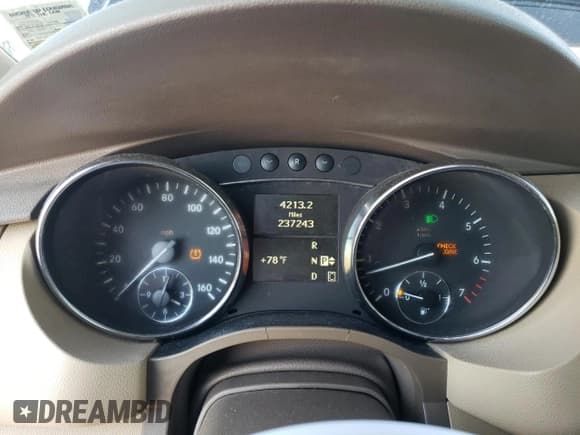 ✅ 2010 Mercedes-Benz R • VIN: 4JGCB6FB1AA102014 • Lot: 85718444. Wystawiony na Copart z przebiegiem 237 243 mil. Bezpłatny archiwum sprzedaży aukcyjnych z USA i szczegółowy raport historii pojazdu na DreamBid. Zdjęcie 9.