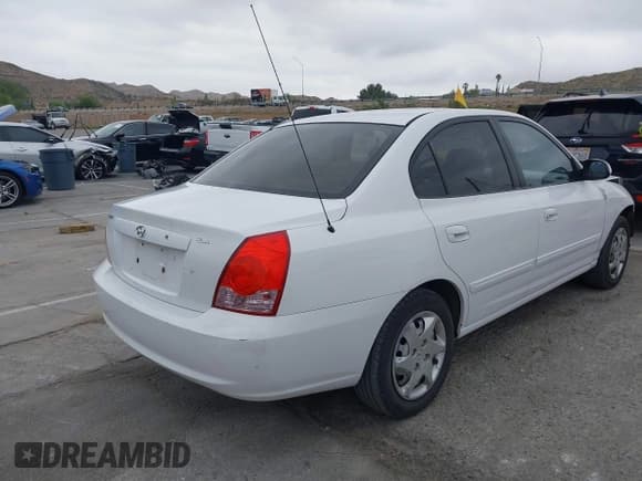 ✅ 2004 Hyundai Elantra GLS • VIN: KMHDN46D64U709062 • Lot: 42020336. Wystawiony na IAAI z przebiegiem 211 215 mil. Bezpłatny archiwum sprzedaży aukcyjnych z USA i szczegółowy raport historii pojazdu na DreamBid. Zdjęcie 4.