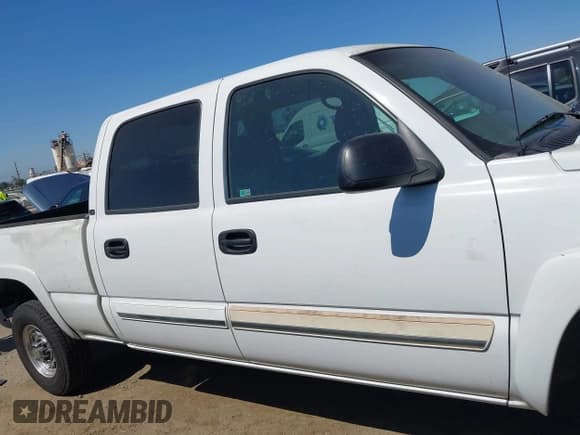✅ 2004 Chevrolet Silverado 2500 LT • VIN: 1GCGC23U64F158801 • Lot: 42887314. Wystawiony na IAAI z przebiegiem 124 427 mil. Bezpłatny archiwum sprzedaży aukcyjnych z USA i szczegółowy raport historii pojazdu na DreamBid. Zdjęcie 13.